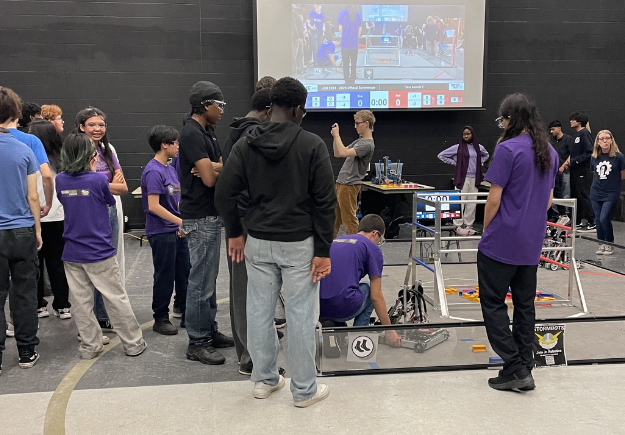Stuendet working at the robotics tournament.